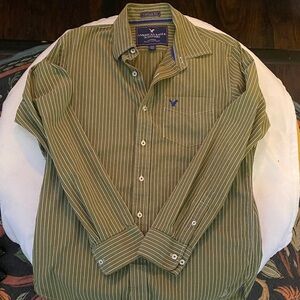 American Eagle Outfitters Men's Green Striped Casual Shirt